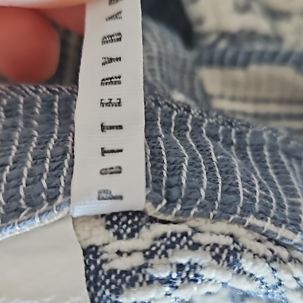 Pottery Barn Jacquard Shams, set of 2 standard size - Picture 4 of 4